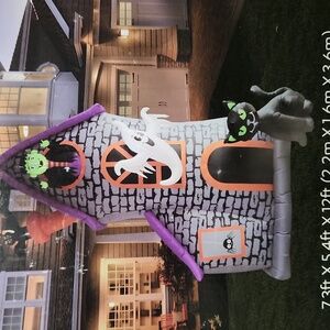 12 Foot Inflatable Haunted House
